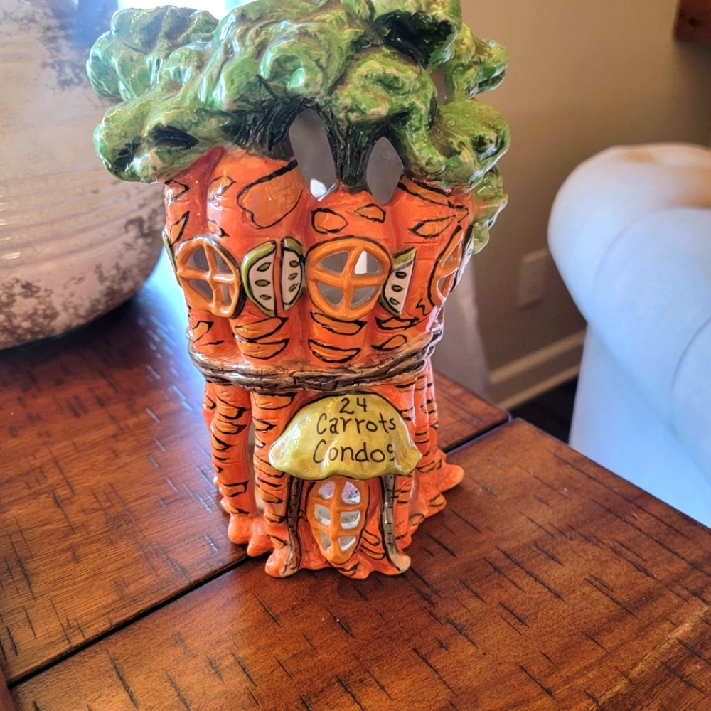 Blue Sky Carrot Condo.  No chips used condition.